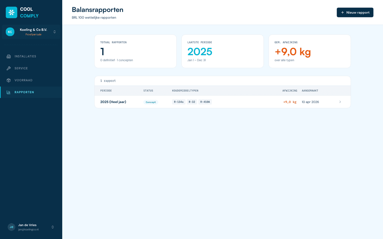 CoolComply-scherm 'Balansrapporten': BRL 100 wettelijke rapporten met periode, status en afwijking per koudemiddeltype.